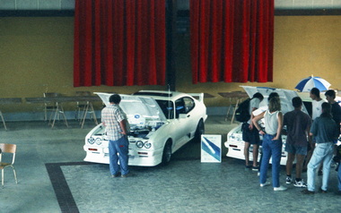 Aufstellung und Prsentation mit vielen Zuschauer in der Halle
Mise en place et prsentation avec de nombreux spectateurs dans la salle
Line-up and presentation with many spectators in the hall